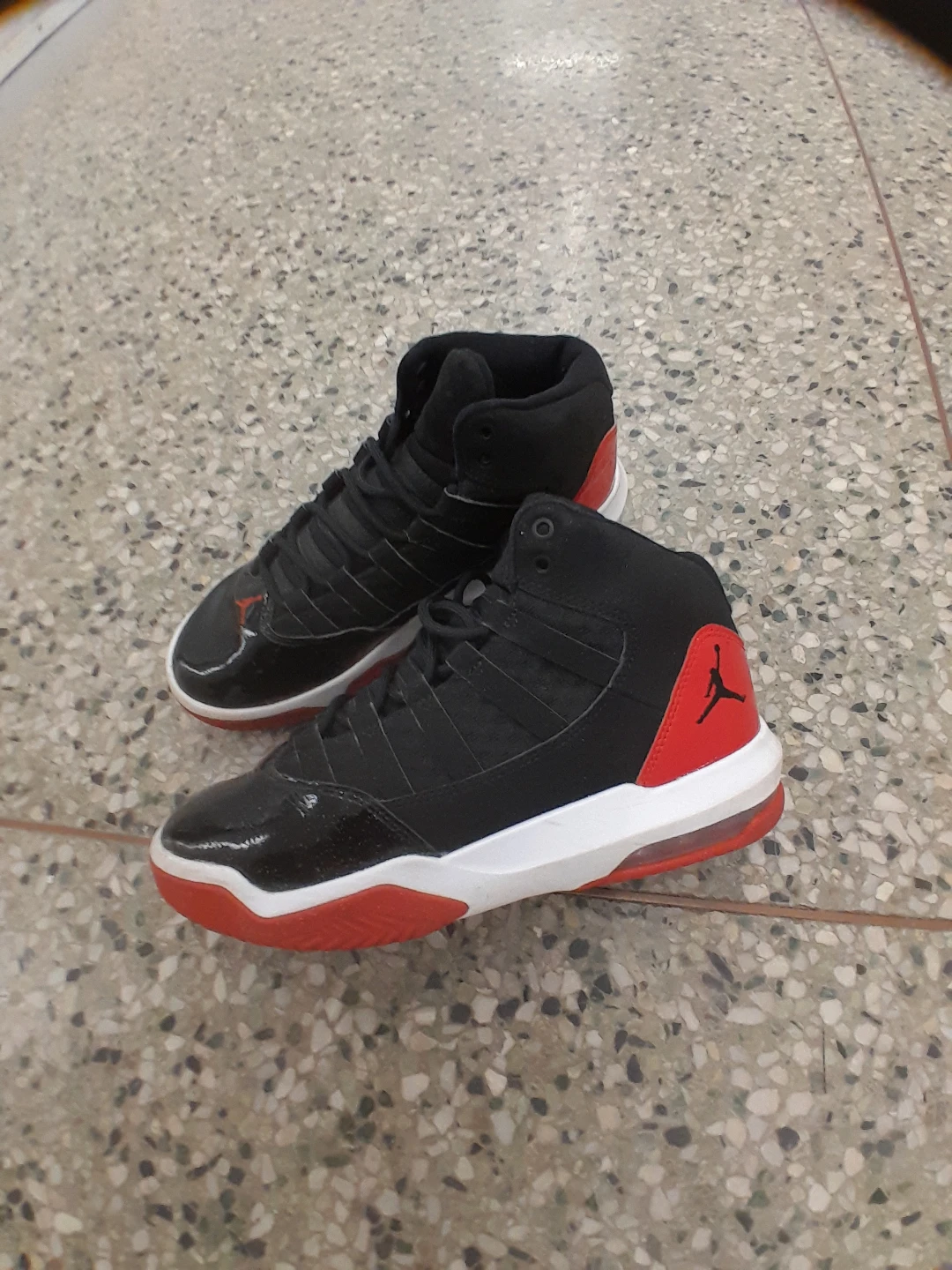 Jordan Sneakers - Black/Red Boys/Teens  Size 5 - photo 5