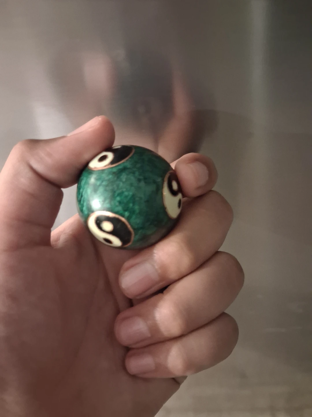 Ying yang ball