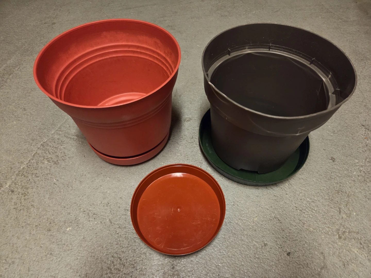 Plant pots + Watering Trays