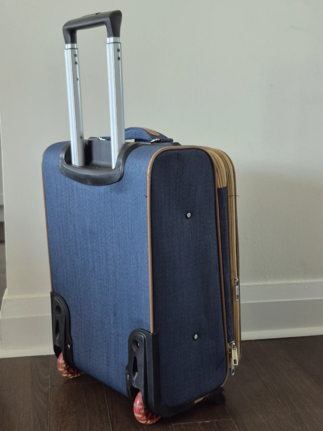 Taha Softcase Expandable Carry-On Luggage - photo 3