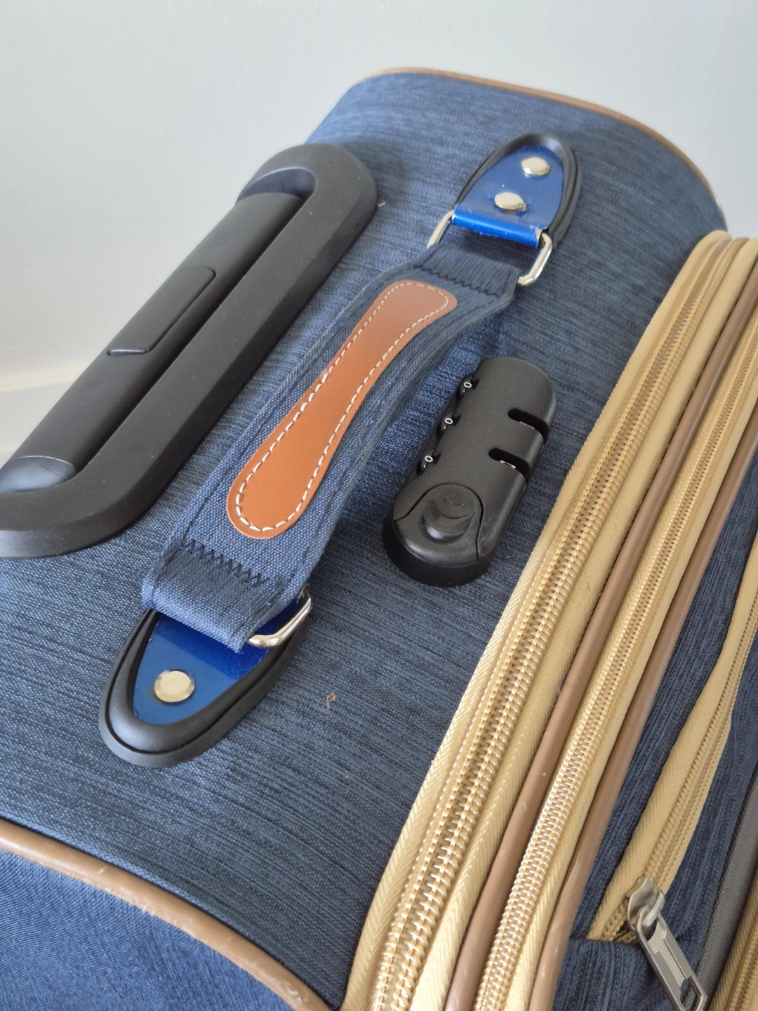 Taha Softcase Expandable Carry-On Luggage - photo 4