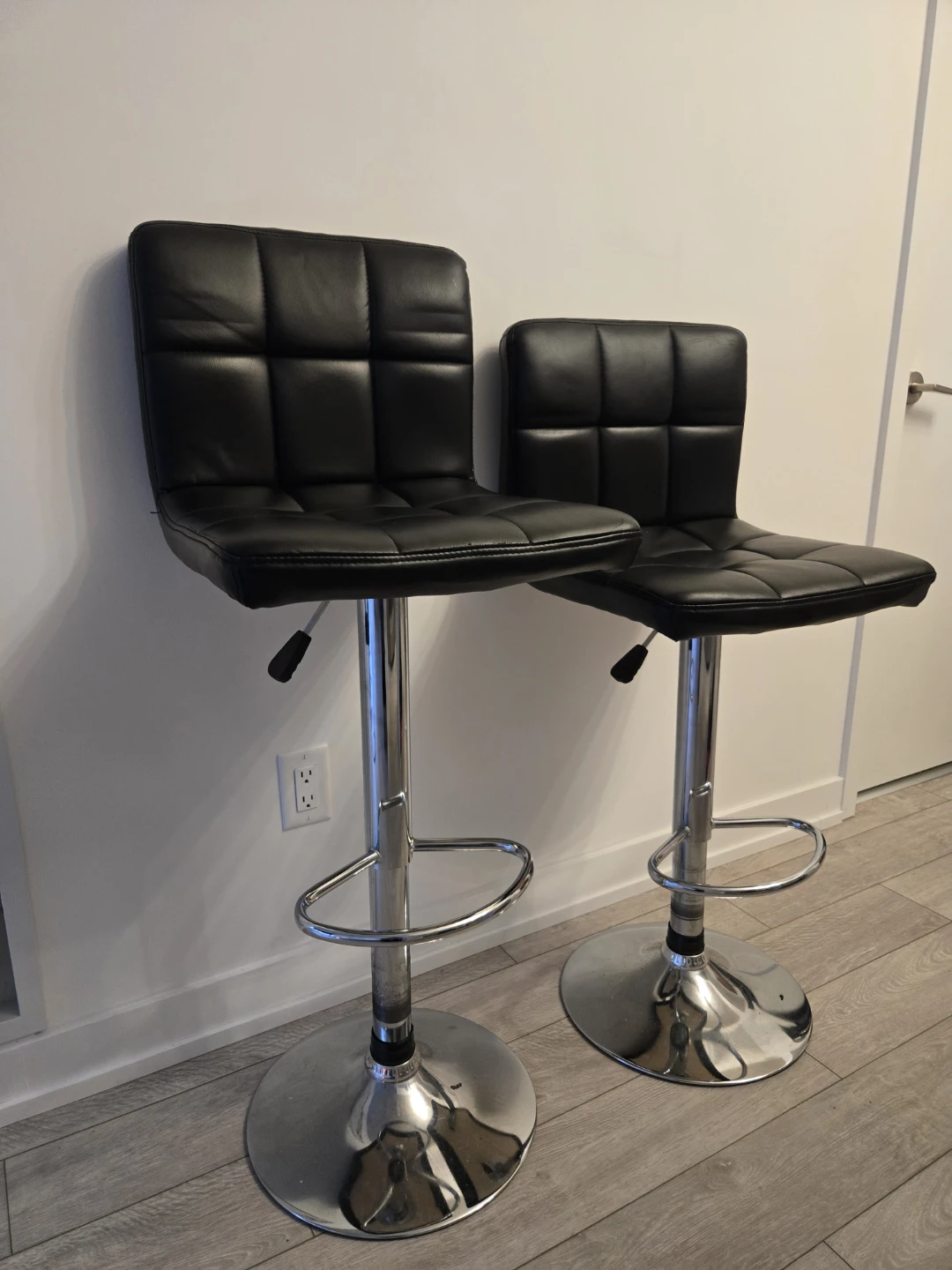 Set of 2 Black Faux Leather Bar Stools