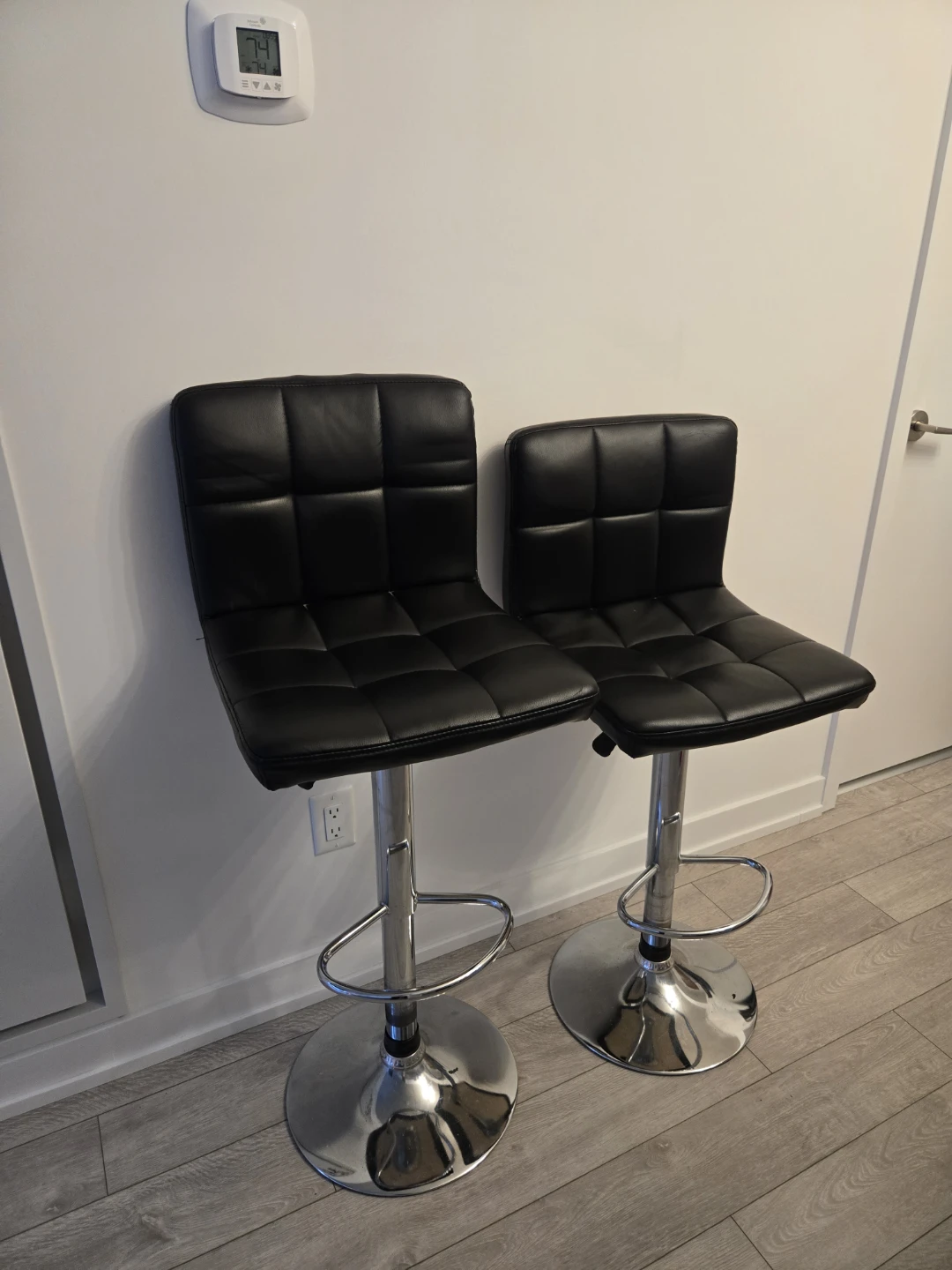 Set of 2 Black Faux Leather Bar Stools - photo 2