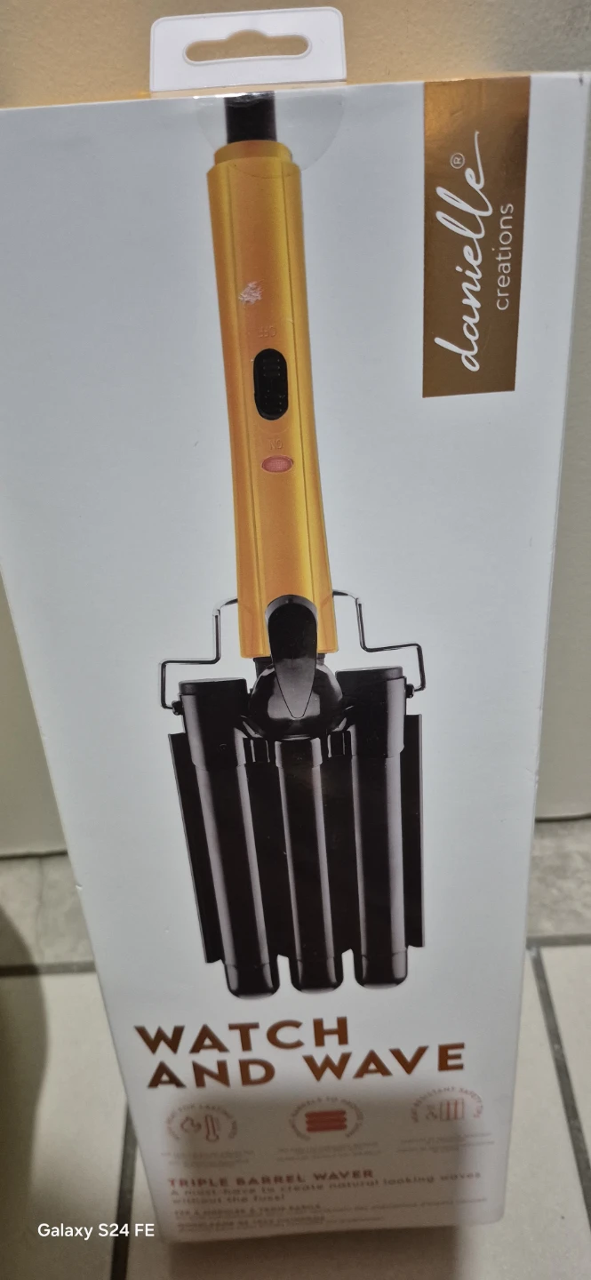 Danielle Creations Triple Barrel Waver
