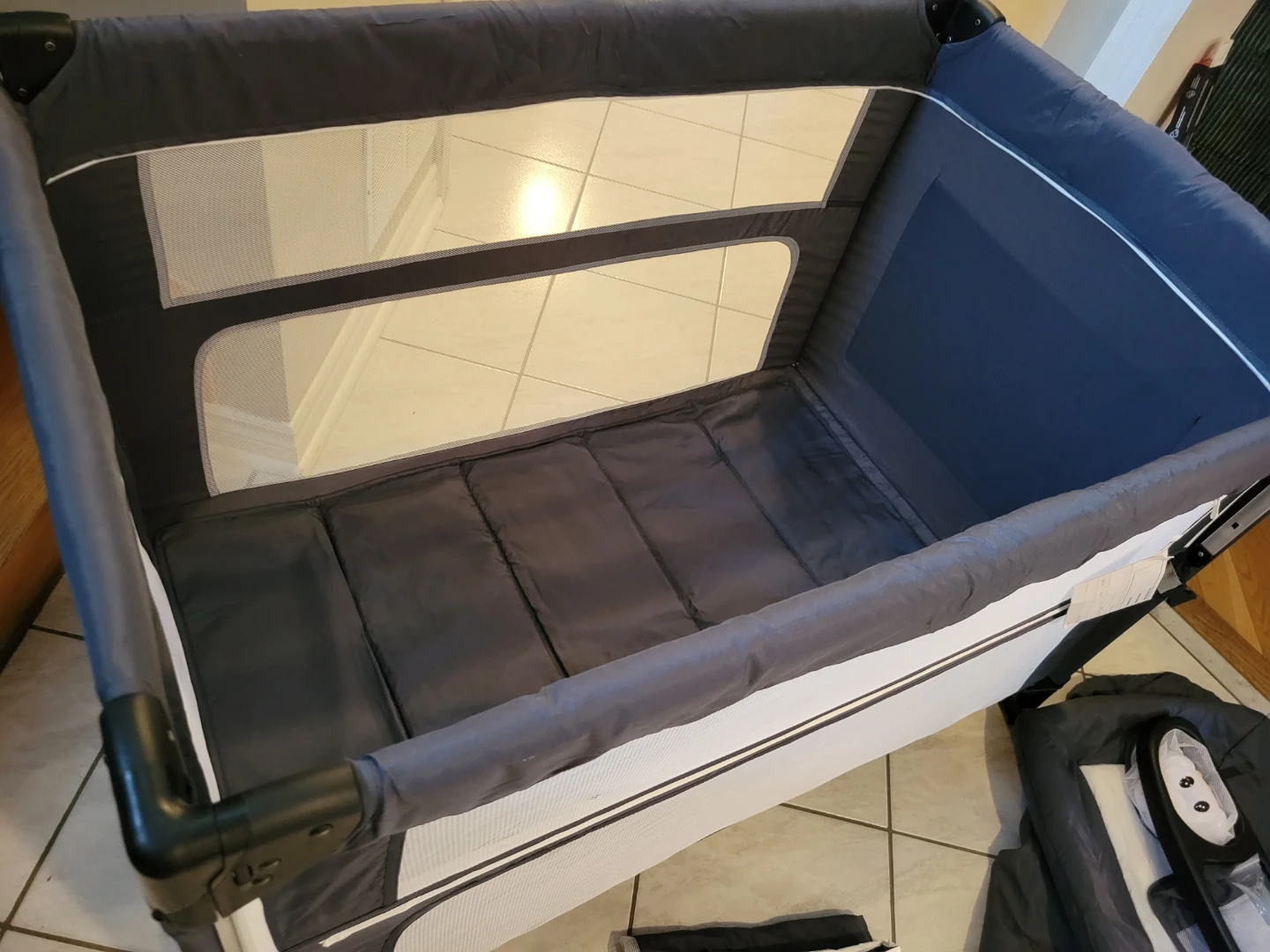 Baby bassinet and playard brand new - photo 4