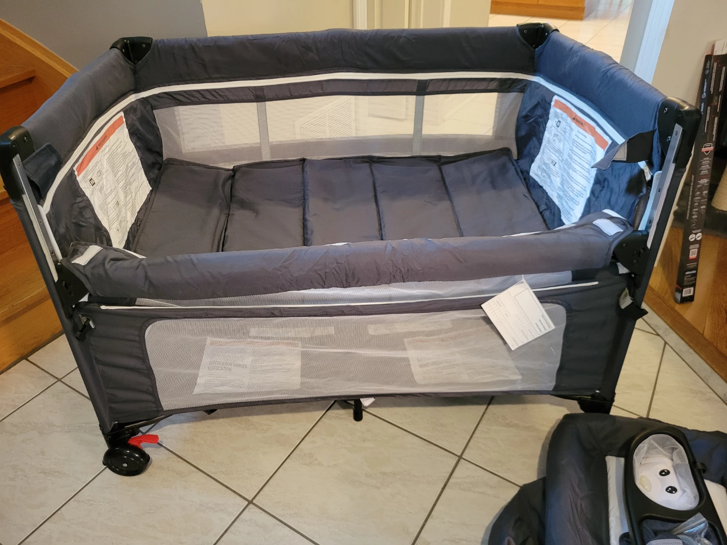Baby bassinet and playard brand new - photo 5