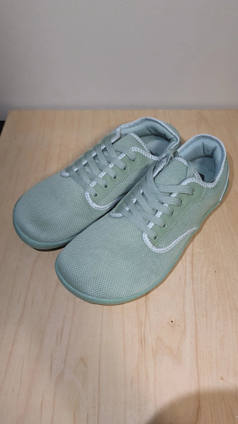 Women's wide fit casual athletic shoes