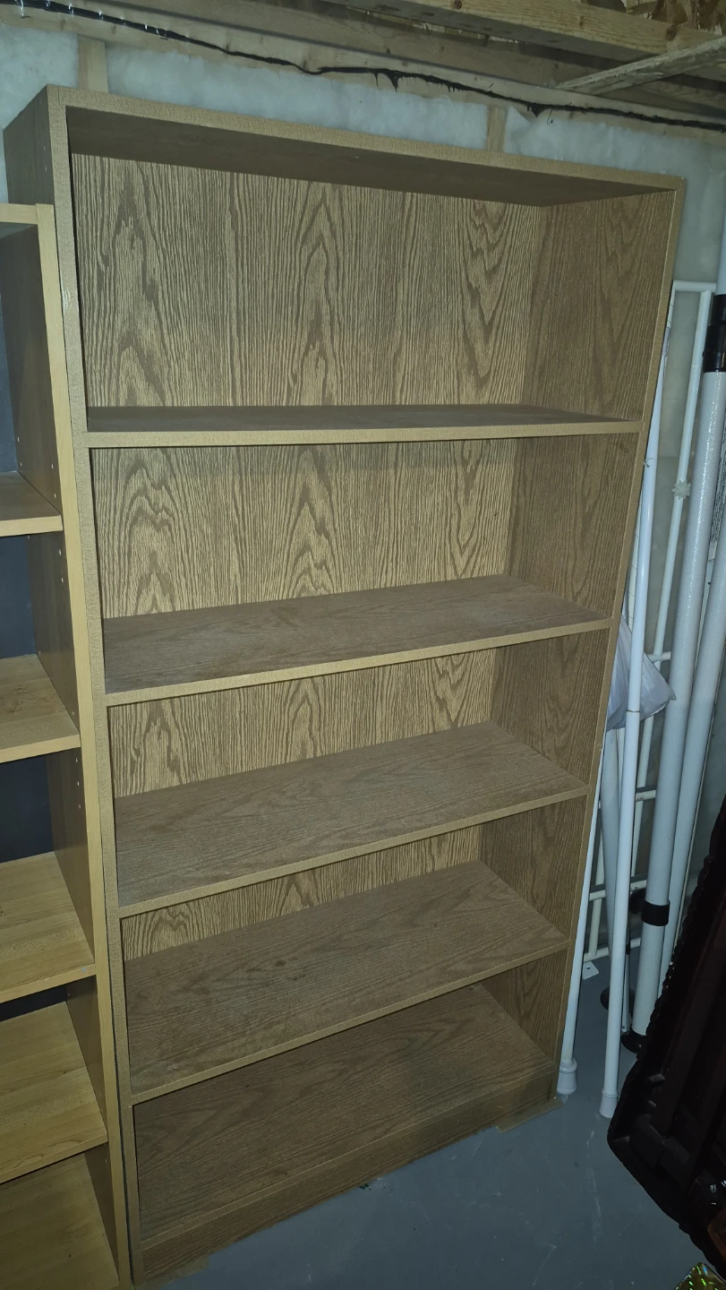 Free Oak-look Bookcase