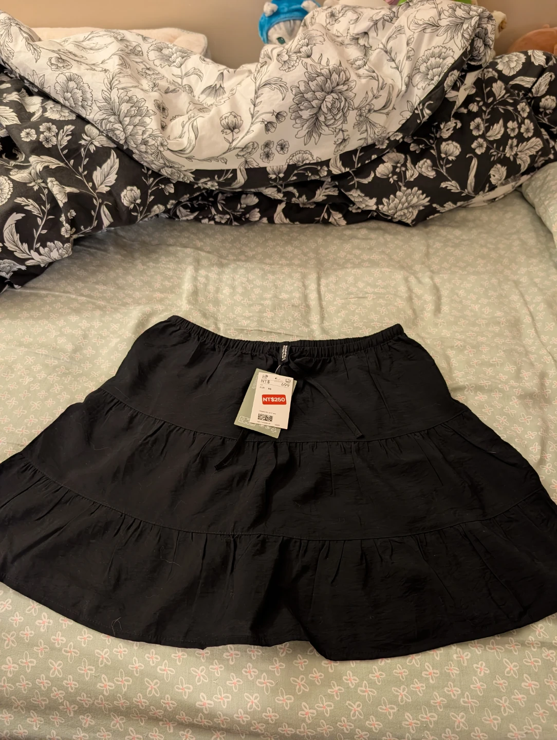 New H&m skirt