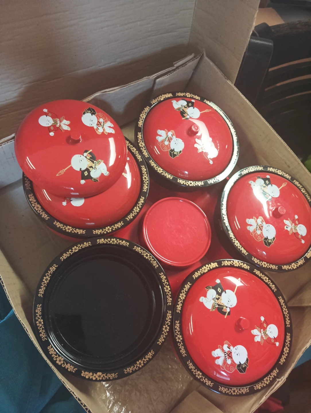 Set of Red Lacquerware Serving Bowls with Lids - photo 2