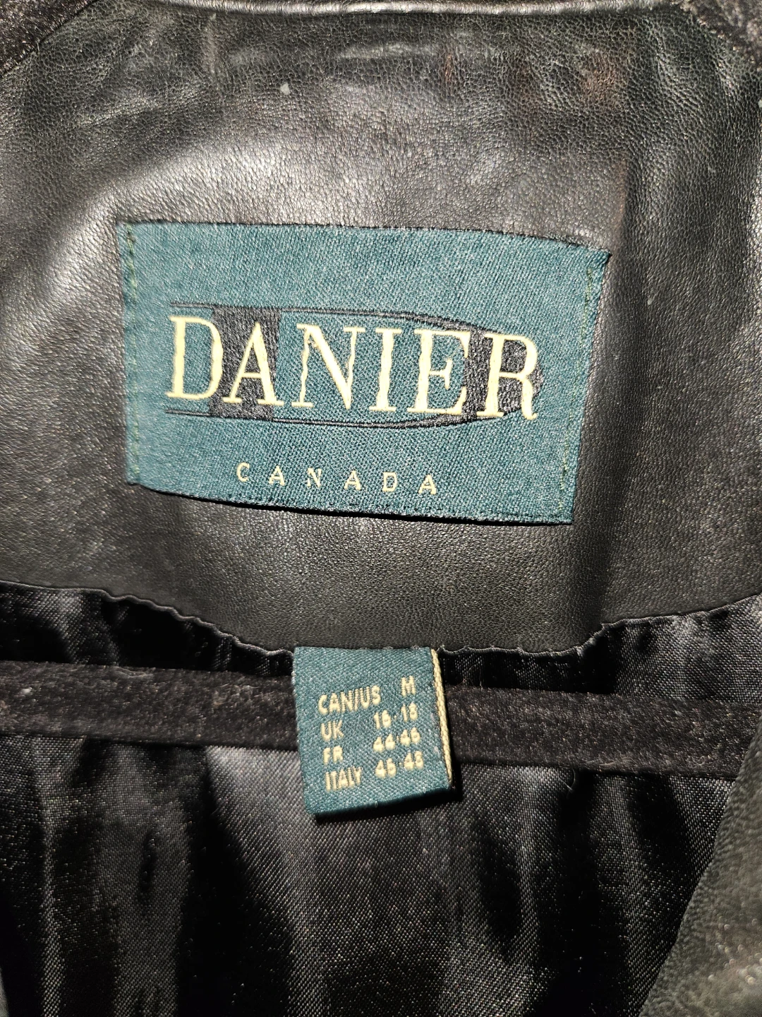 Danier Leather Blazer - Size M - photo 2