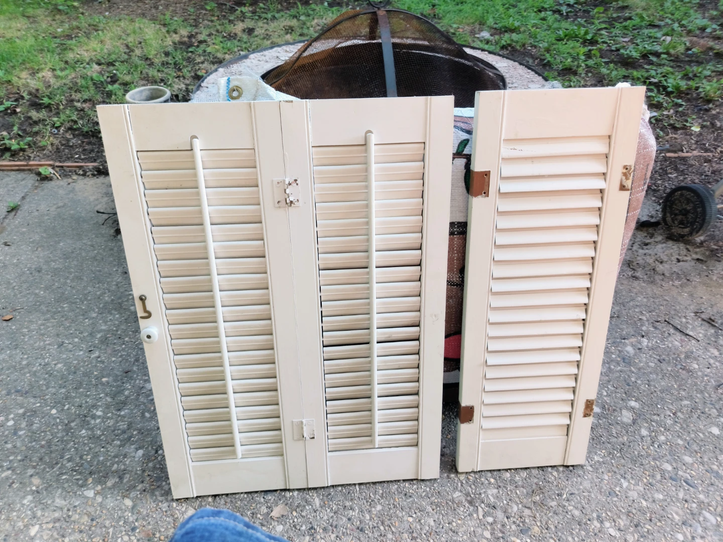 Used shutters wood 27 tall x 25 x 1 - photo 4