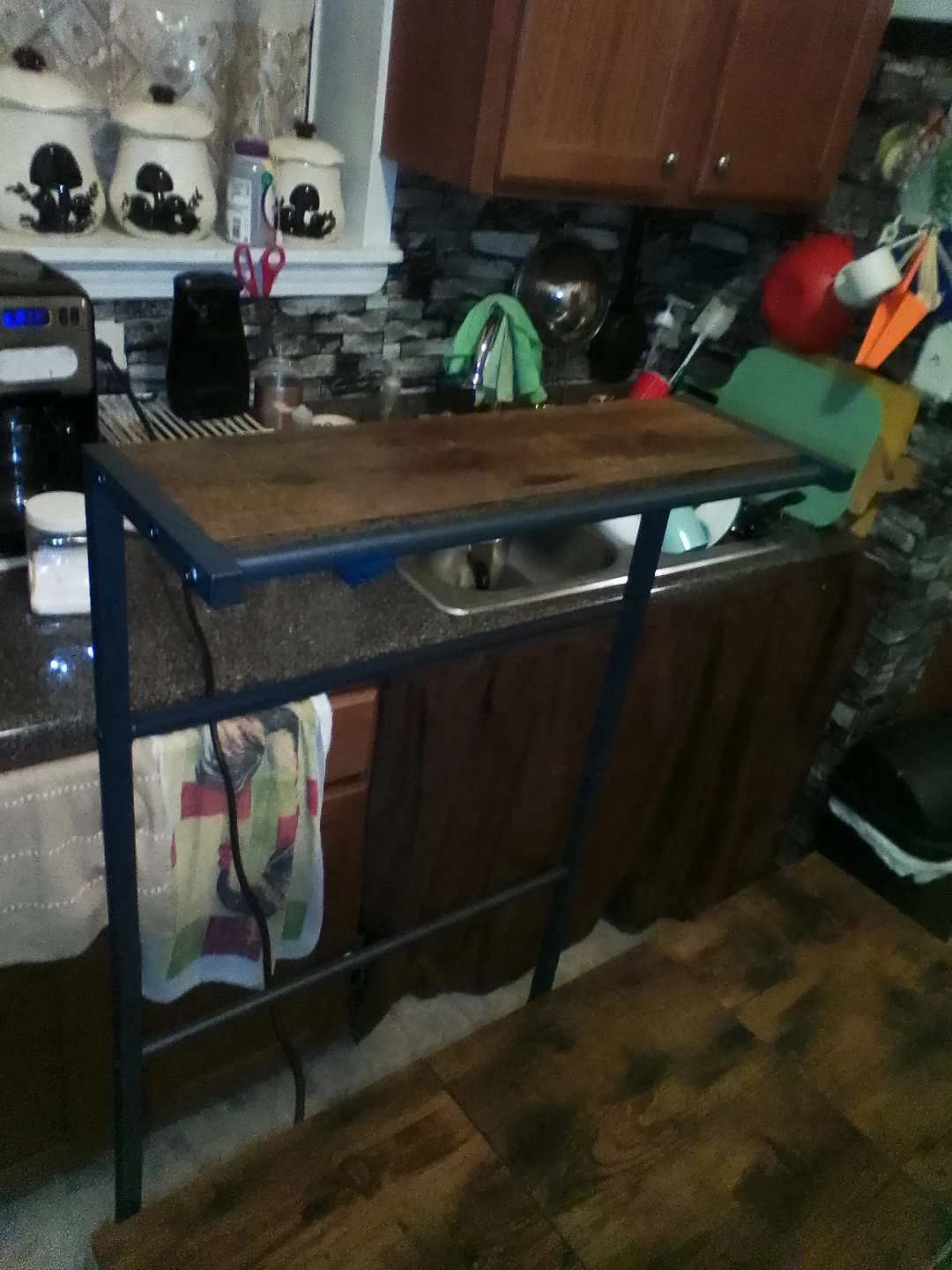 Table with power outlets for like a room or maybe kitchen and a - photo 5