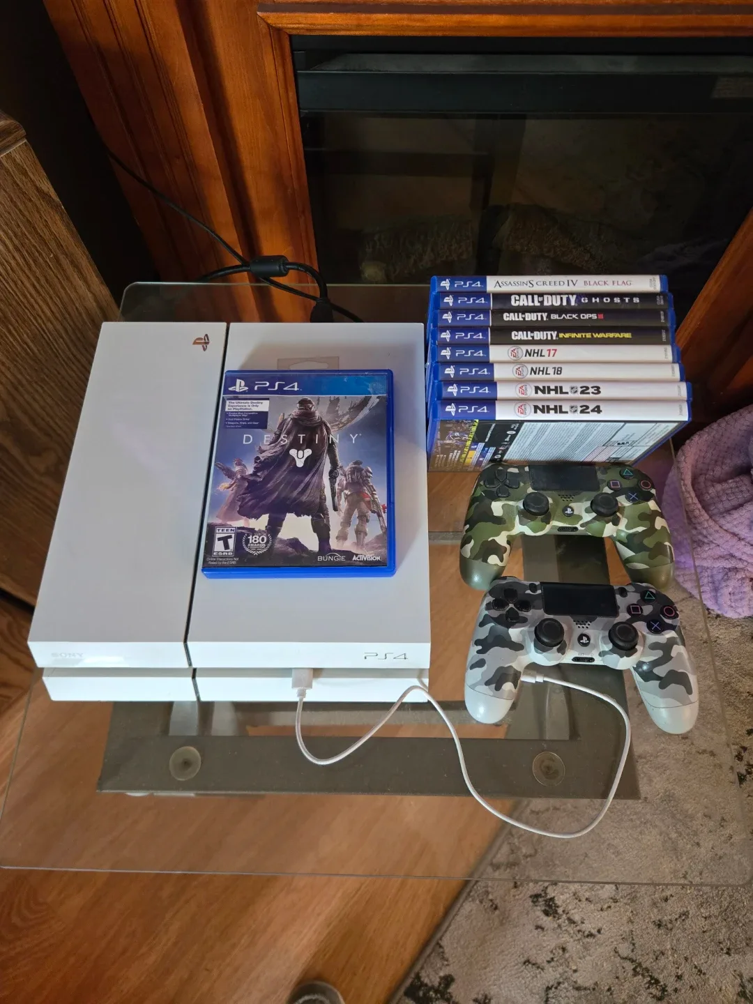 White Destiny PS4 and accessories - photo 2