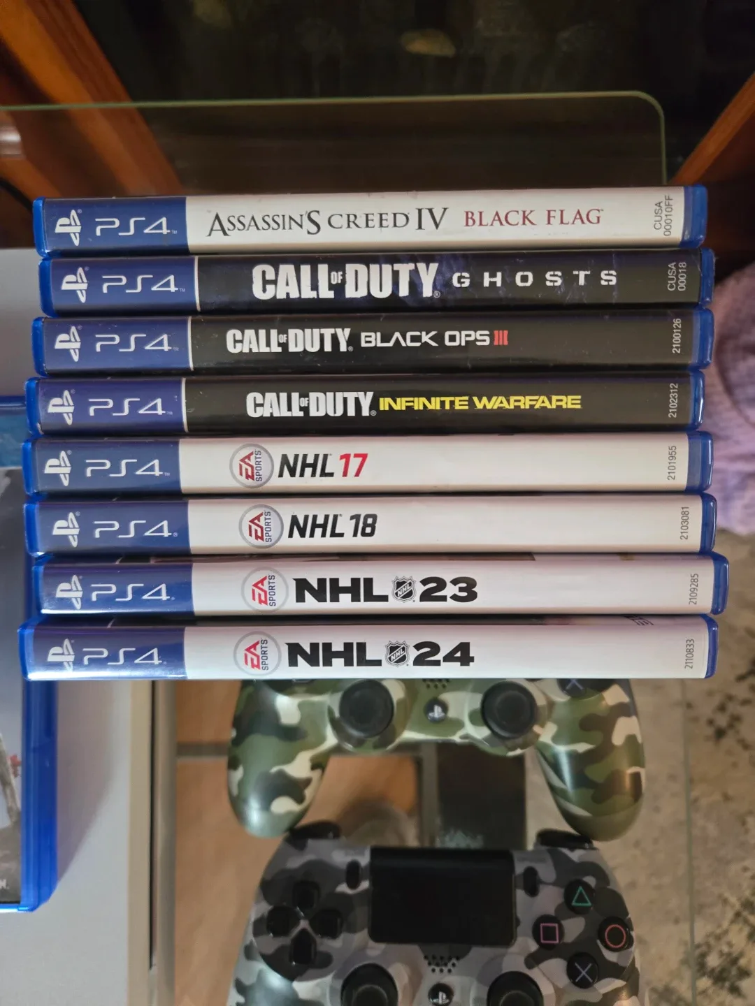 White Destiny PS4 and accessories - photo 3