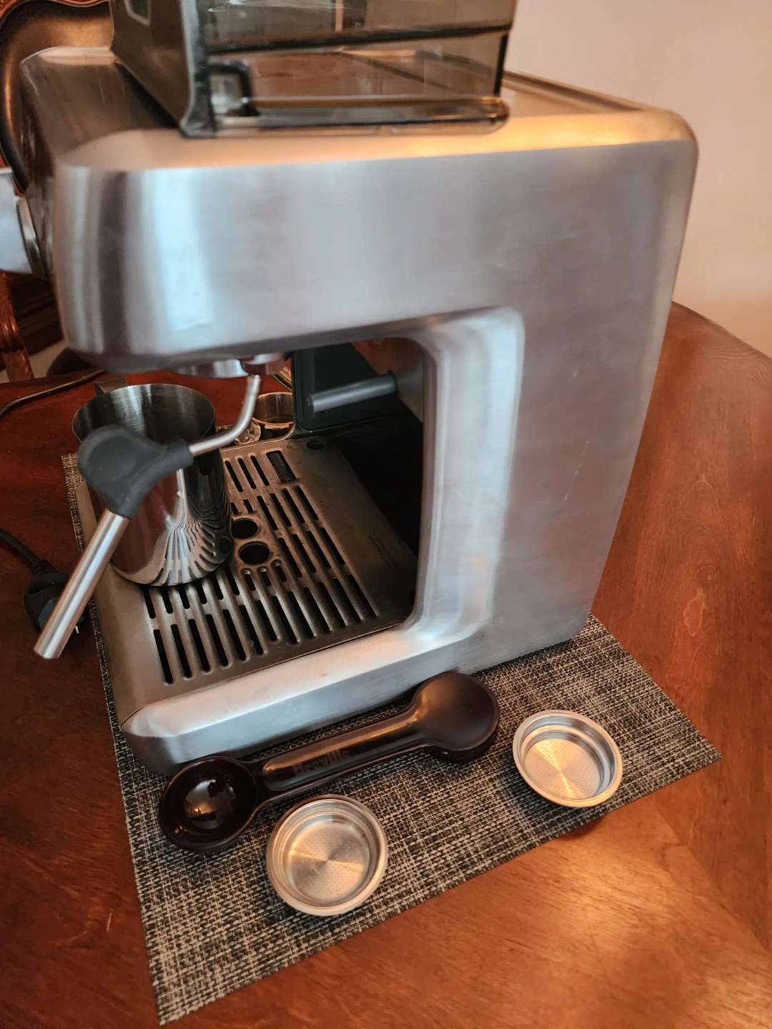 Breville Espresso Machine with Milk Frothing Pitcher - photo 4