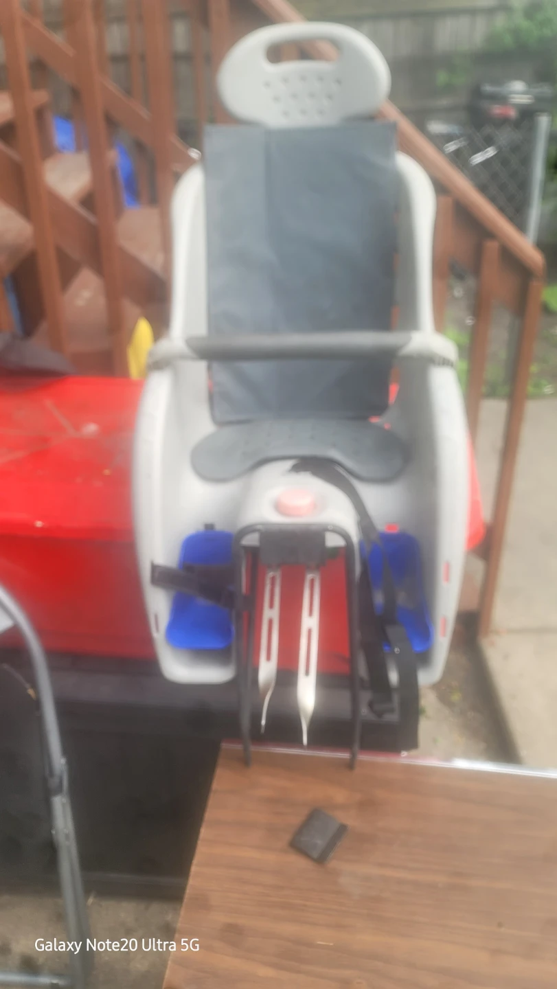 Used Child Bike Seat - photo 3