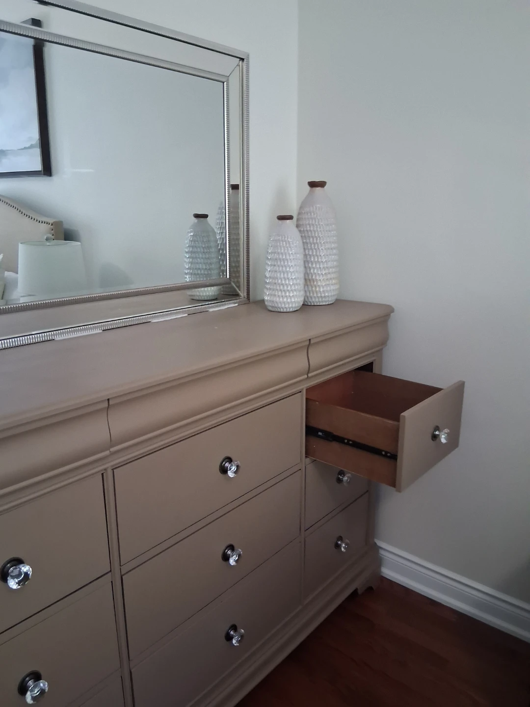 Dresser with 9 drawers and a mirror - photo 3