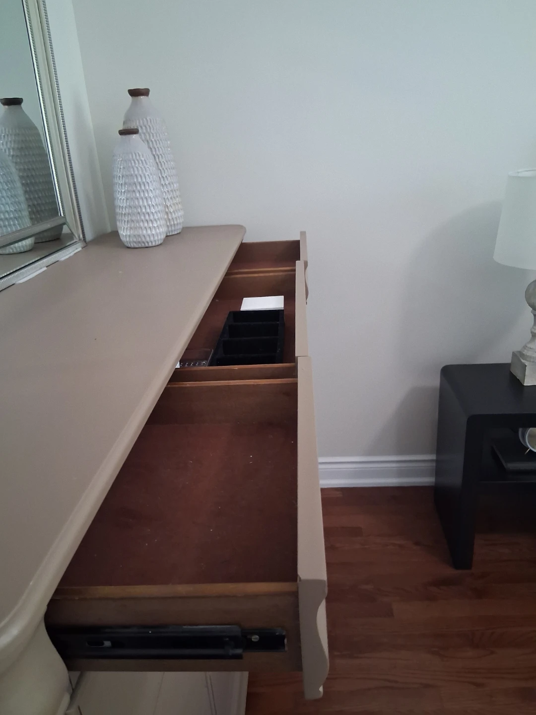 Dresser with 9 drawers and a mirror - photo 4