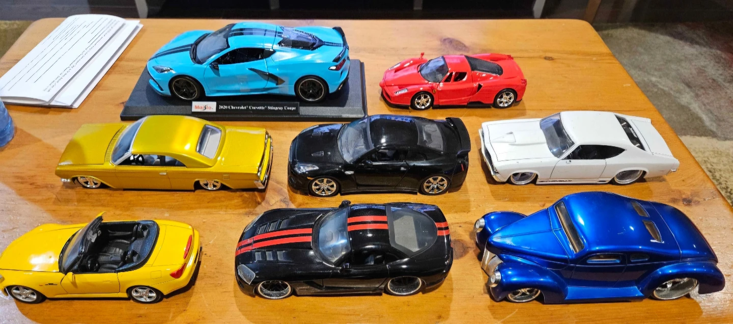 8 die-cast model cars