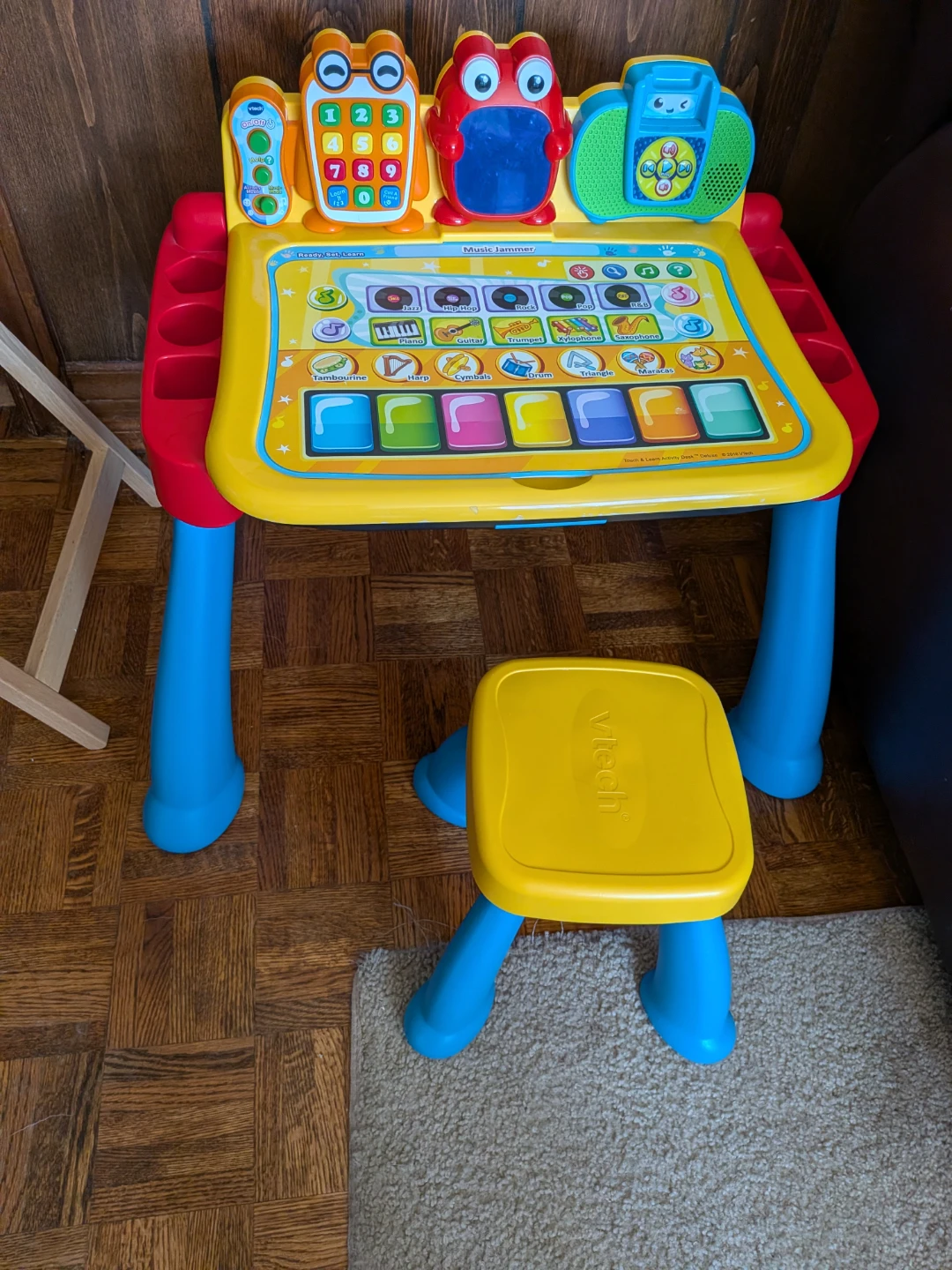 VTech Touch & Learn Activity Desk Deluxe Music Jammer