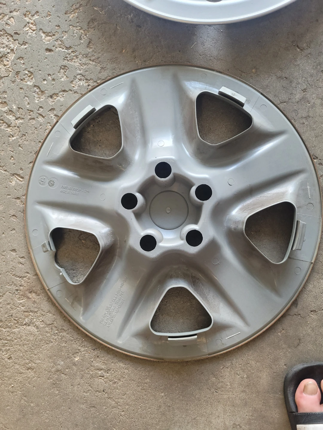 Set of 4 Toyota hubcaps for 06 12 Rav4 - photo 2