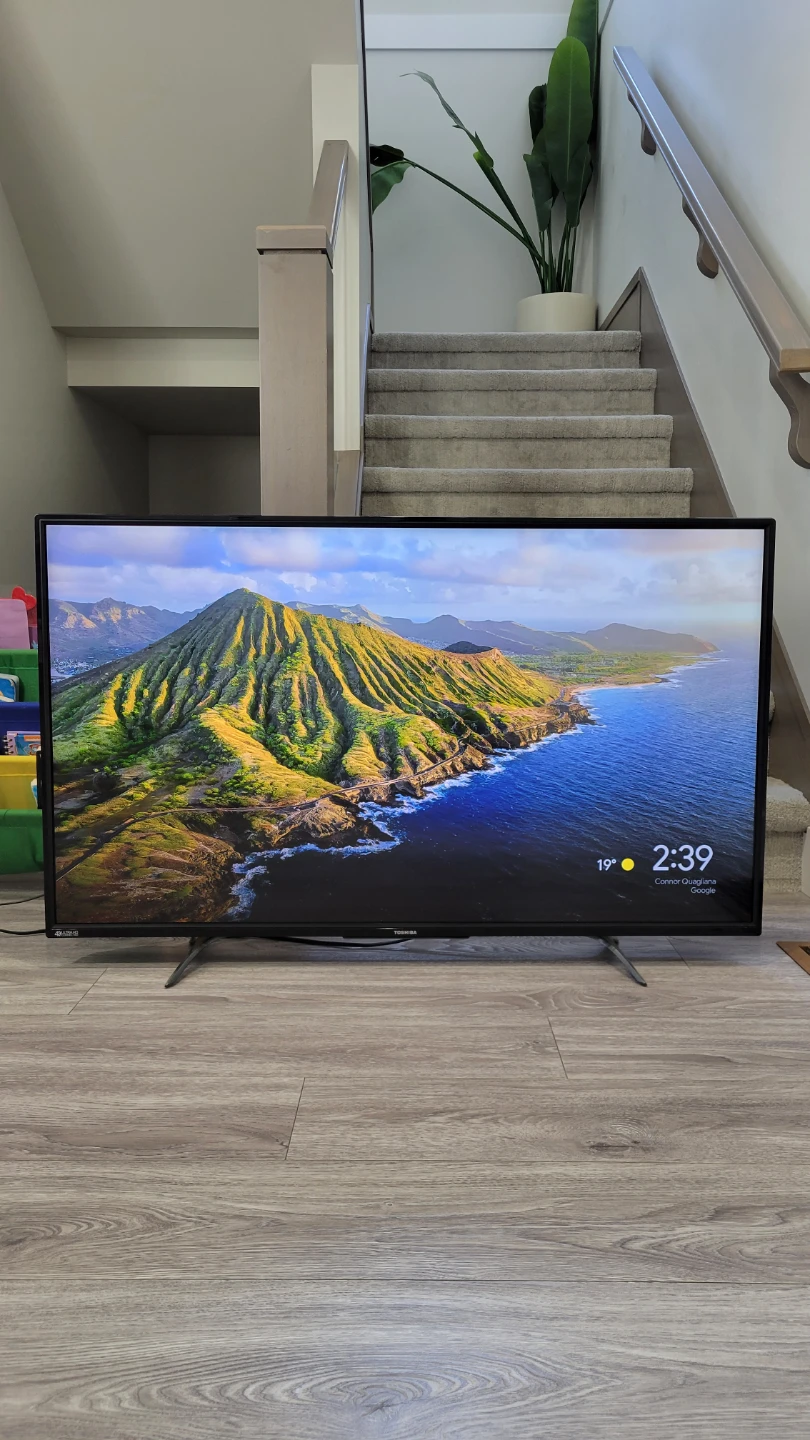 50" TOSHIBA 4K UHD BUILT IN CHROMECAST - photo 2