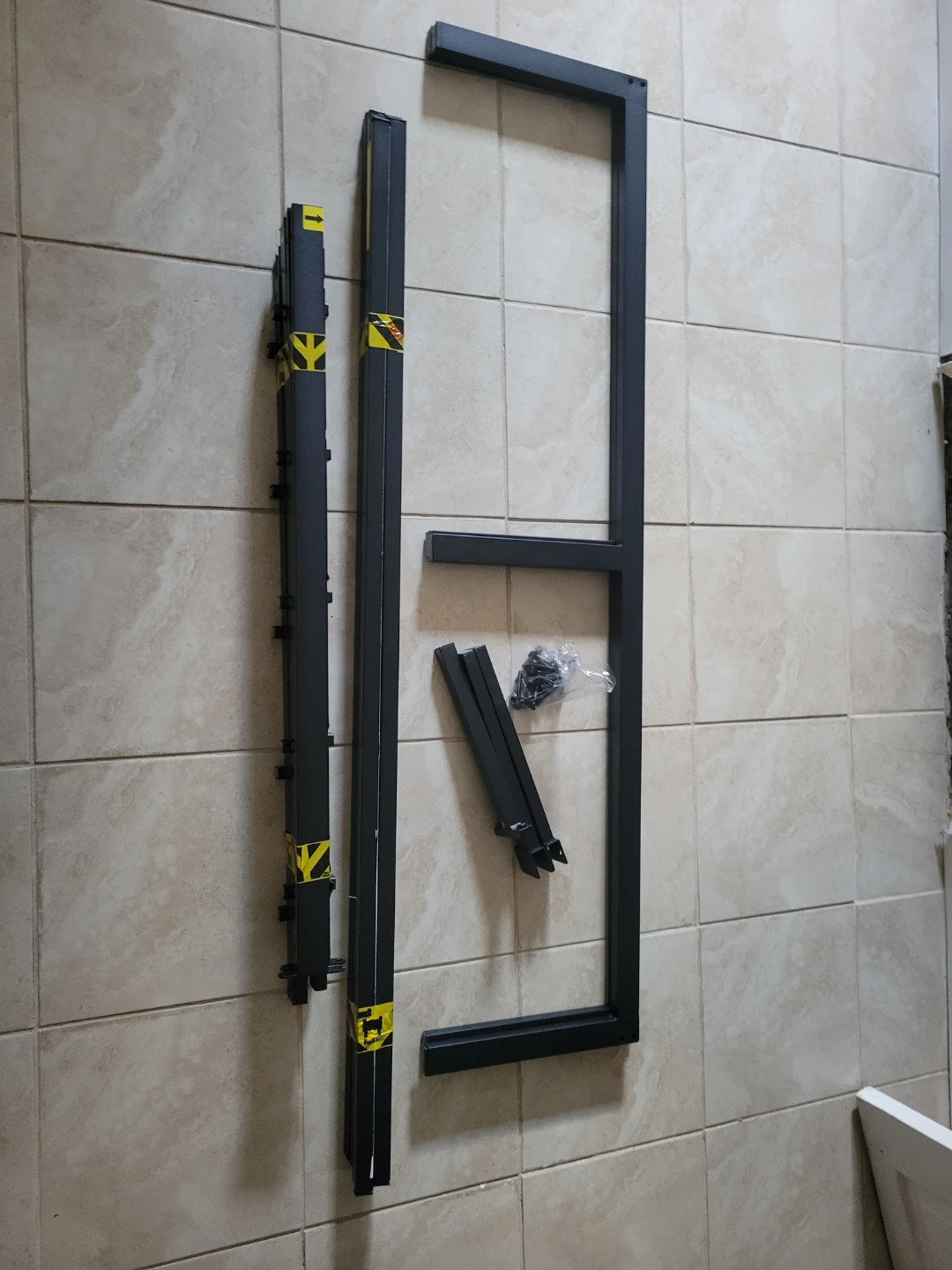 Queen bed frame - photo 2