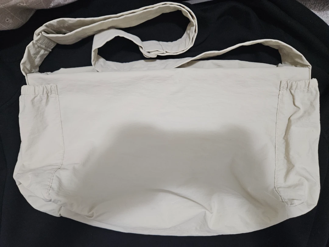 UNIQLO shoulder bag