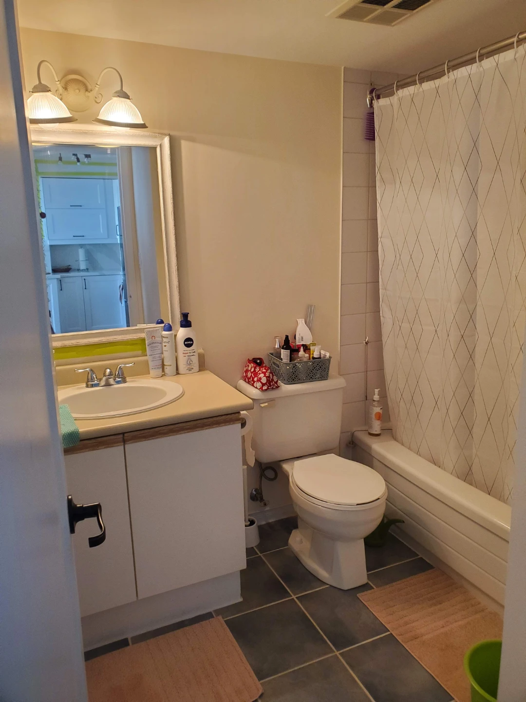 Private room for rent (Female Only) - near Guildwood GO - photo 2