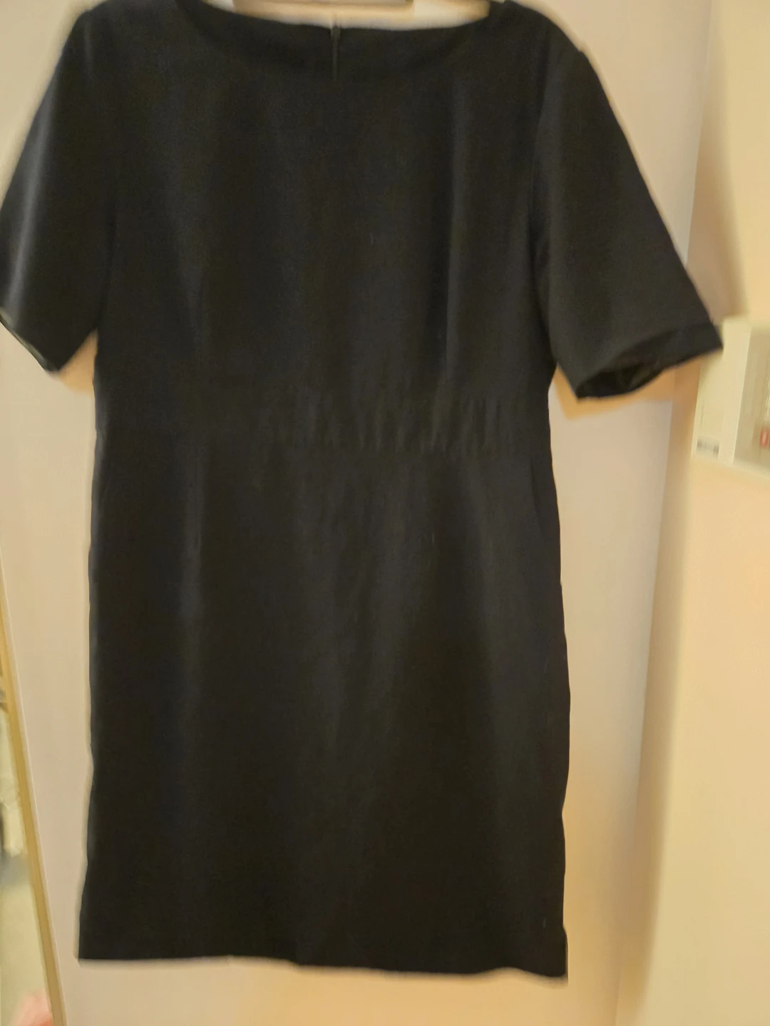 Black short-sleeve dress
