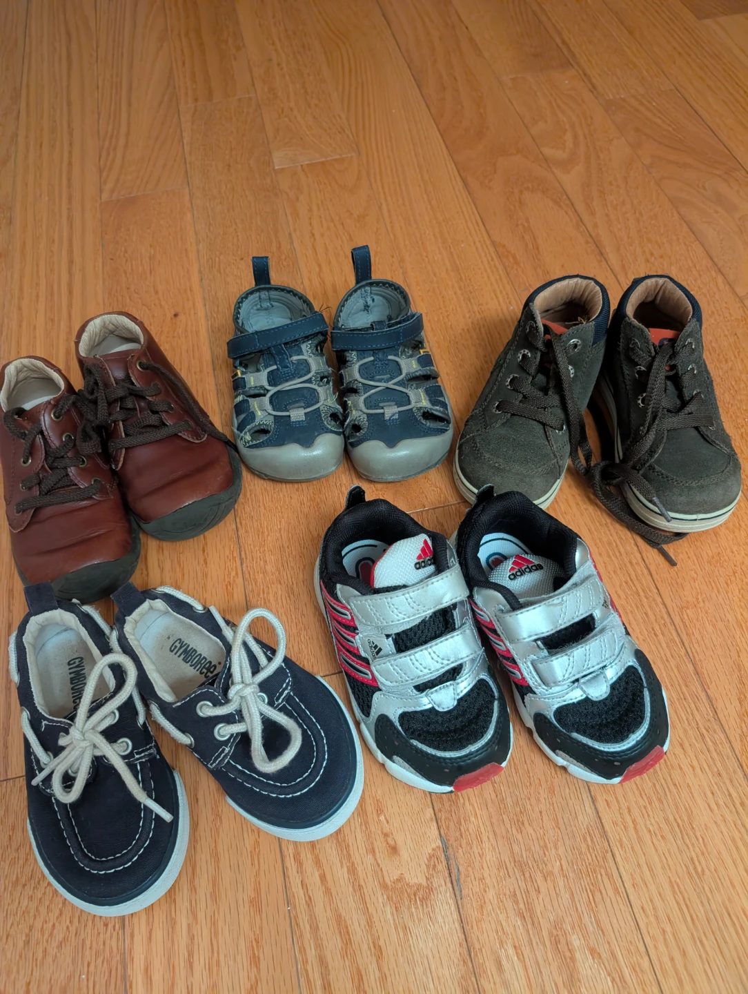 Bundle of Toddlers Shoes and Sandals size 6/6.5 (Euro 22)