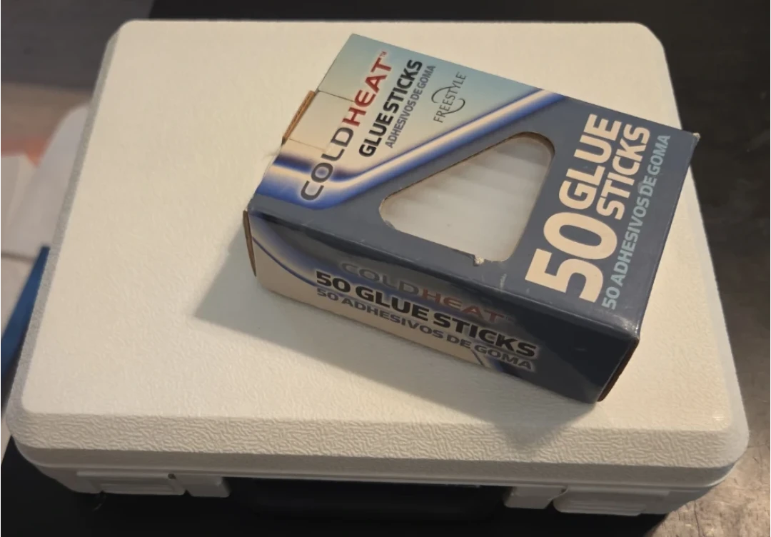 Aleene's Ultimate Glue Gun with 50 Glue Sticks - photo 3