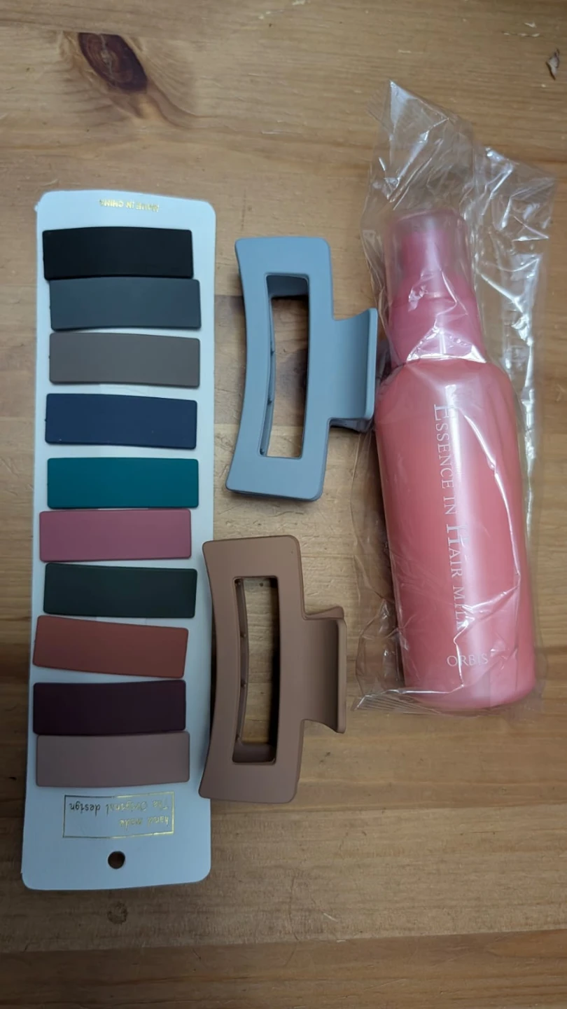 ORBIS Essence in Hair Milk & Claw Clips