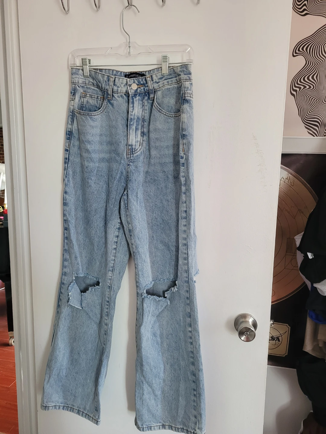 Distressed Light Wash Wide Leg baggy Jeans