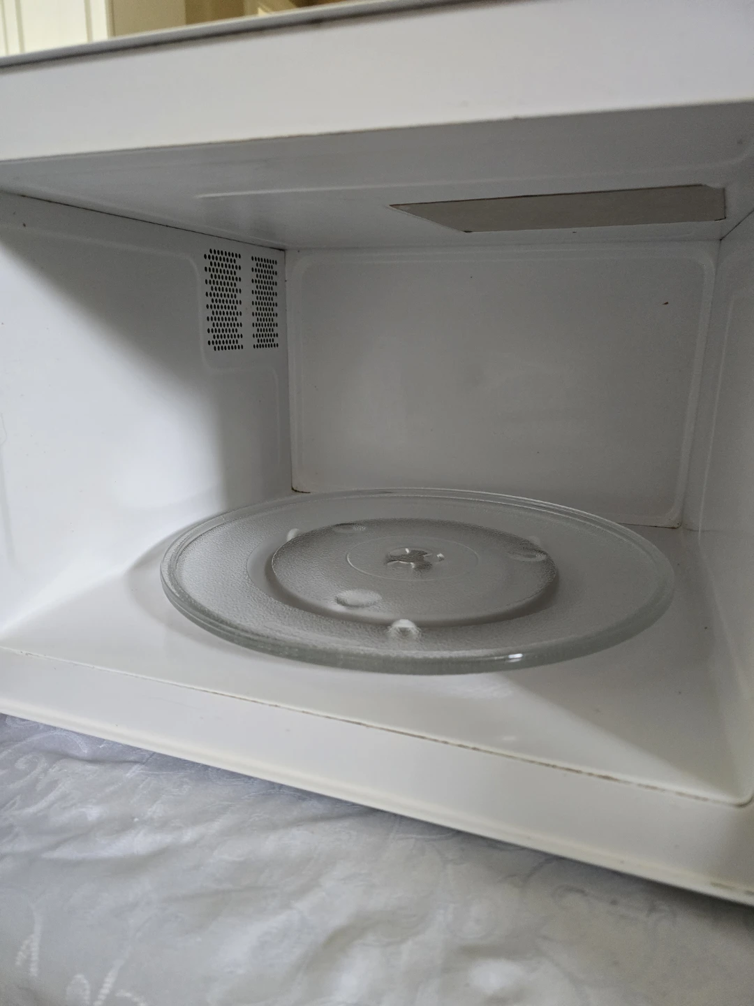 FREE! White Microwave Oven - photo 4