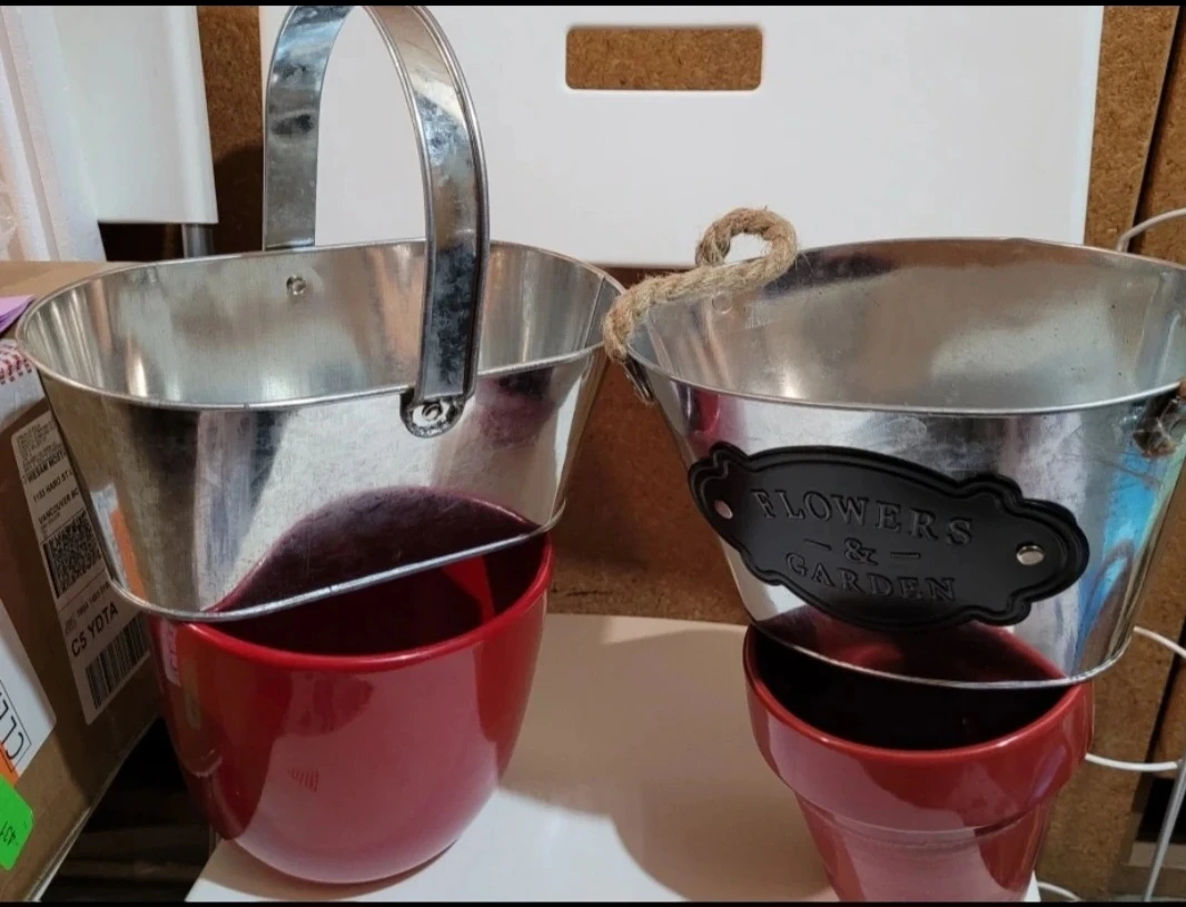 Buckets with 2 red pots and a flower pot stand - photo 2