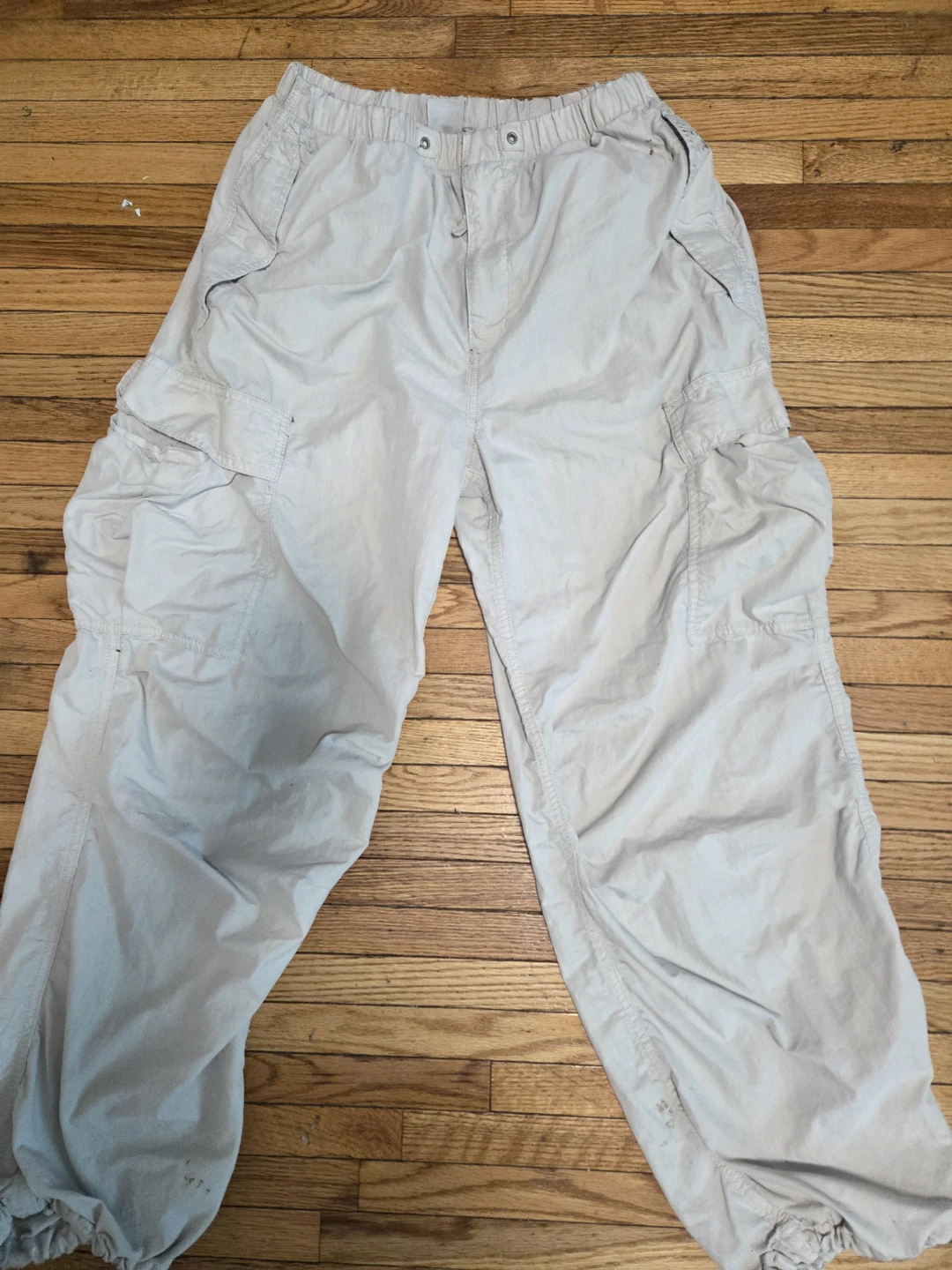 Aritzia Cream Elastic Waistband Cargo Pants. - photo 2
