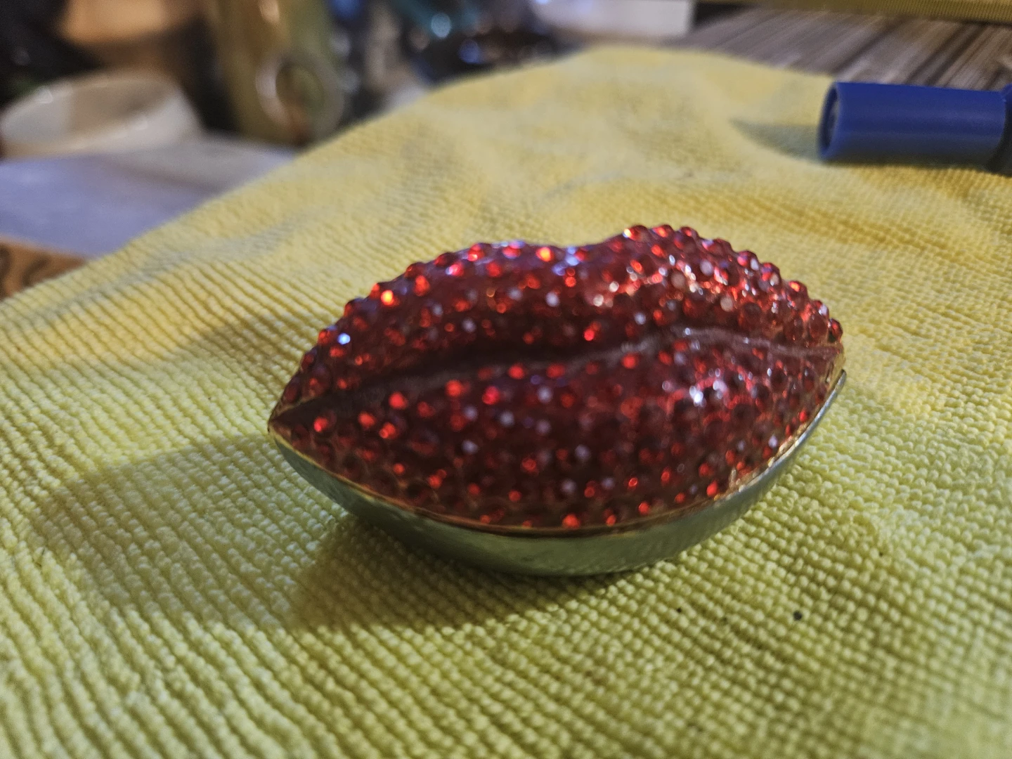 Red Rhinestone Lips Trinket Box - photo 2