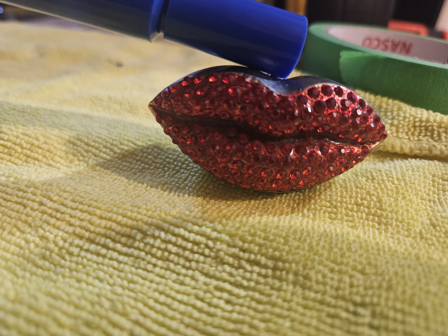 Red Rhinestone Lips Trinket Box - photo 3