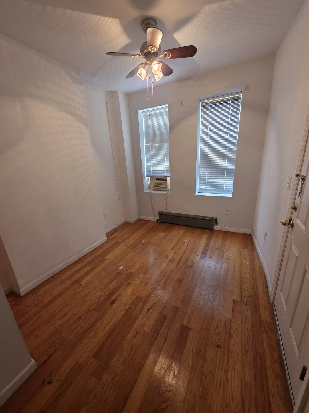 Room for rent/Cuarto de renta - photo 2