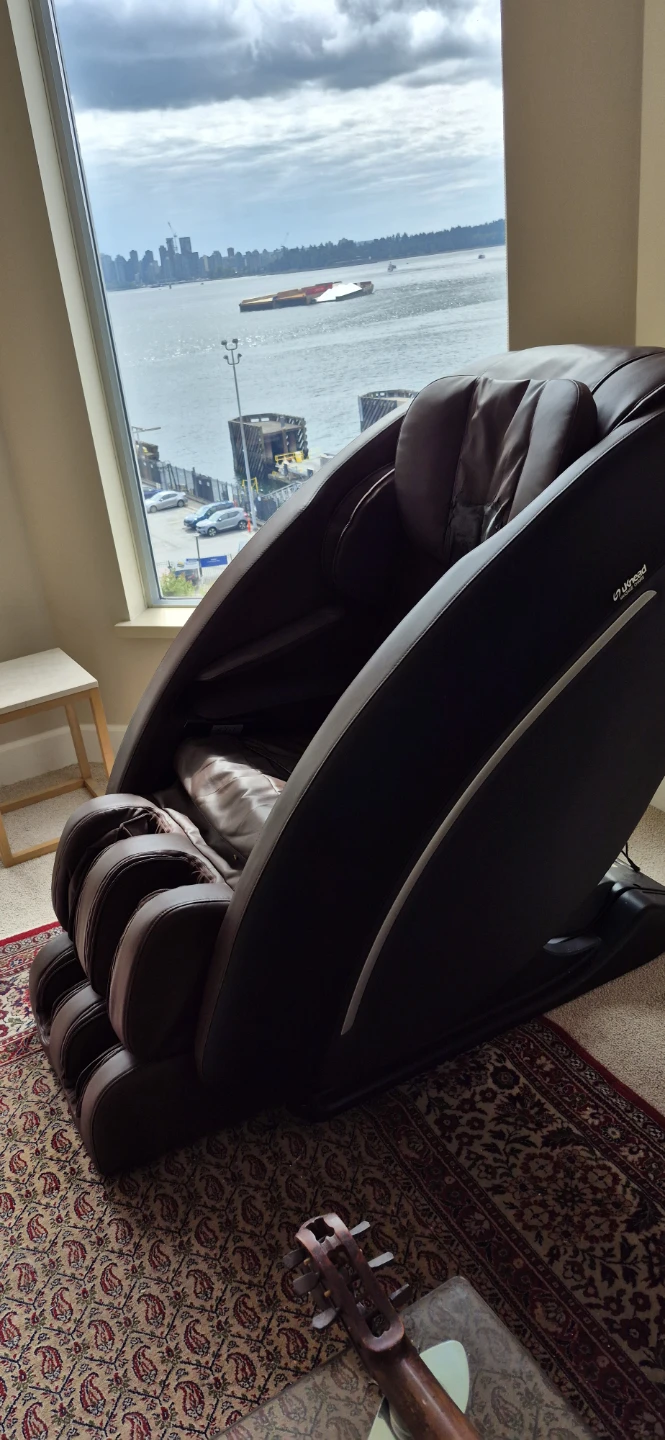Used Uknead Massage Chair