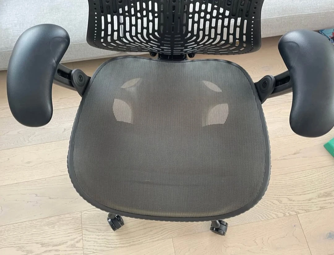 Herman Miller Mirra 1 Office Chair - Great Condition - photo 2