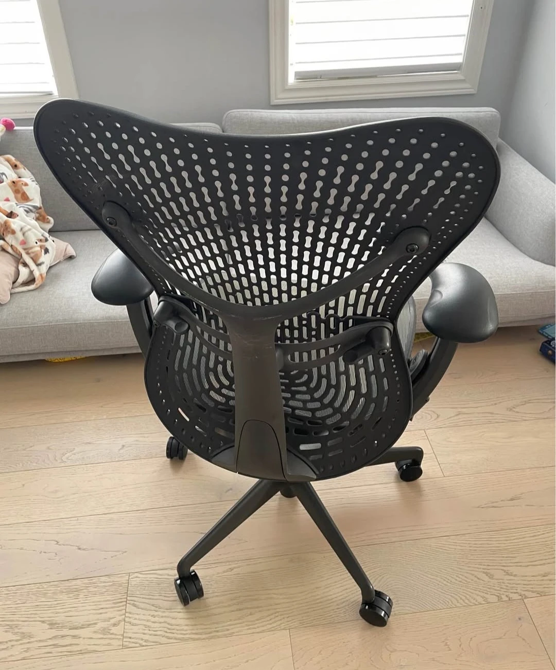 Herman Miller Mirra 1 Office Chair - Great Condition - photo 3