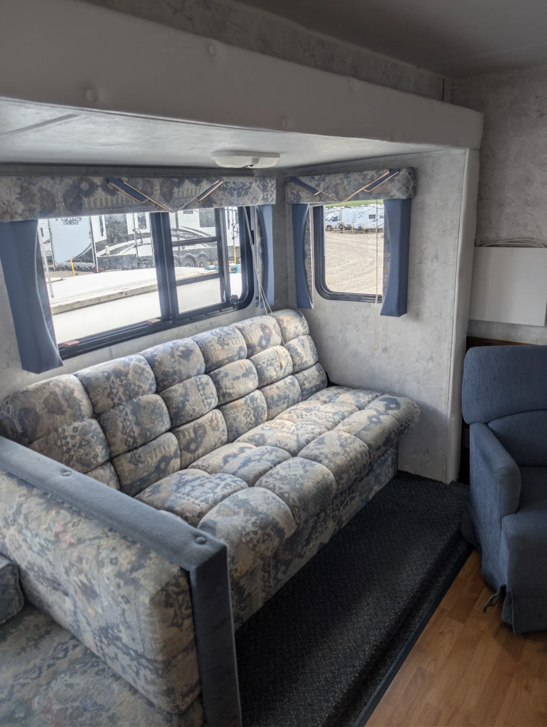 2000 31BHSS Sierra Trailer Home - photo 3