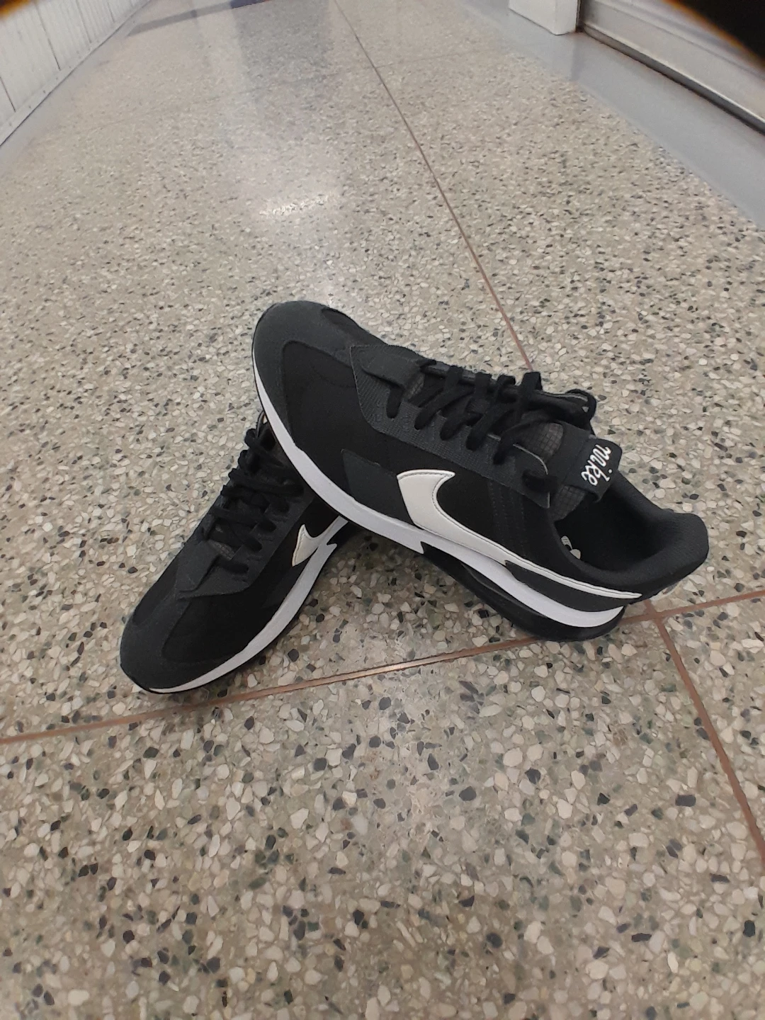 Nike Black White Sneakers Men's Size 11