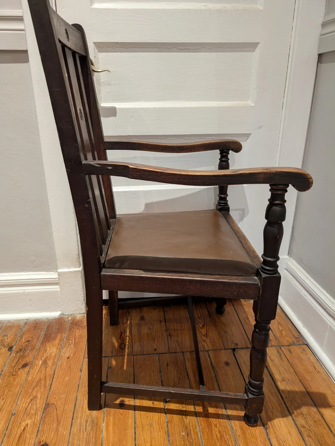 Antique solid oak armchair - photo 3