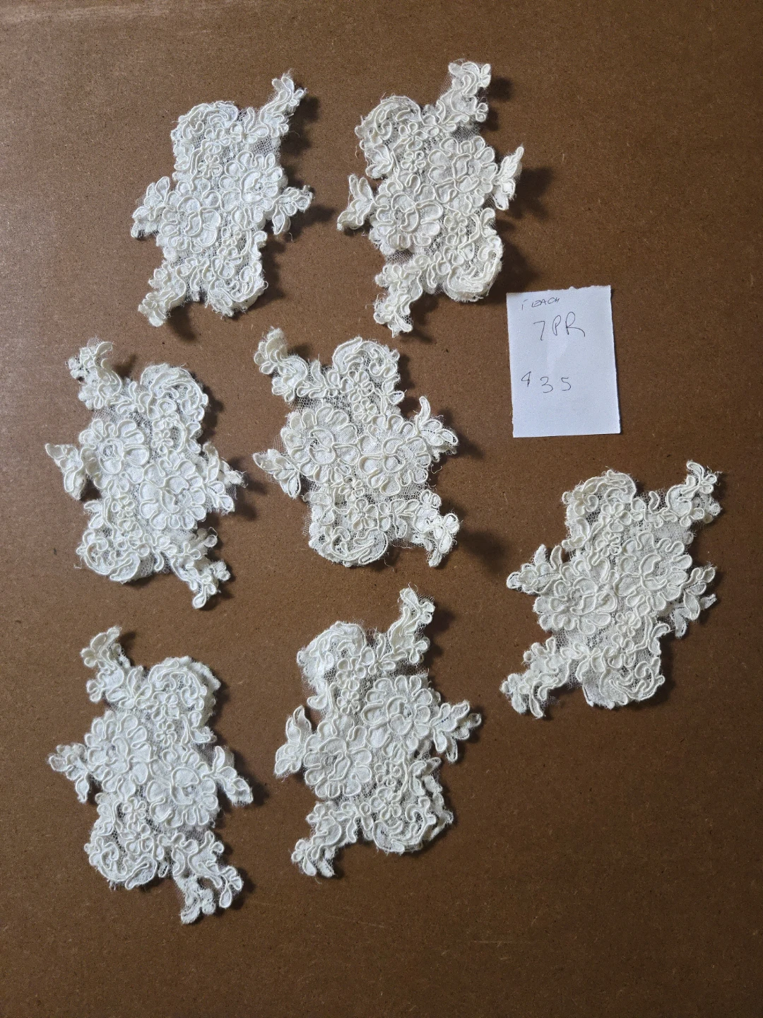 Set of 7 Pairs Alencon Lace Appliques - photo 3