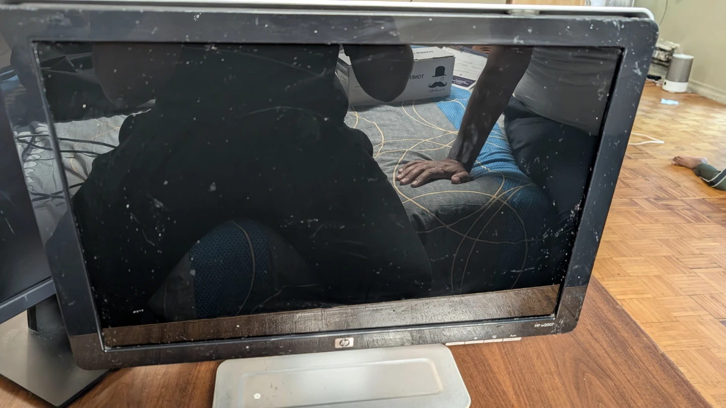 HP LCD Monitor NEED GONE