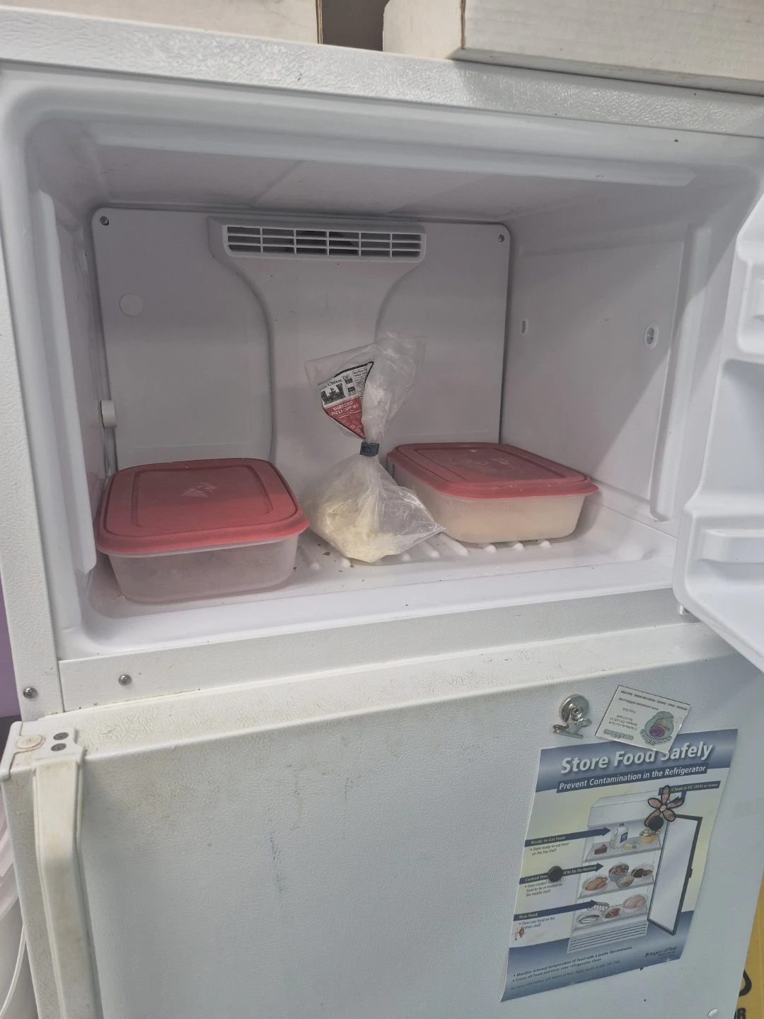 White Top-Freezer Refrigerator - photo 2